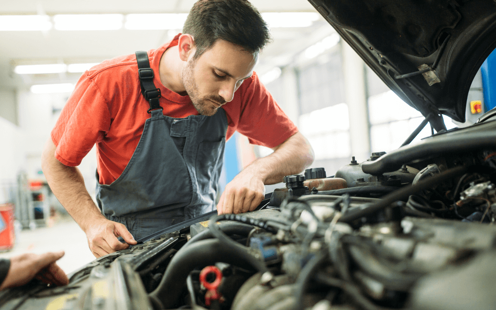 Car maintenance service on-site mechanic