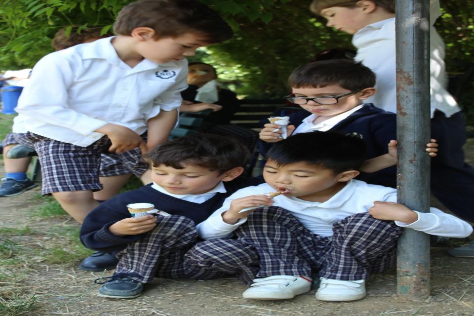 Bambini che mangiano