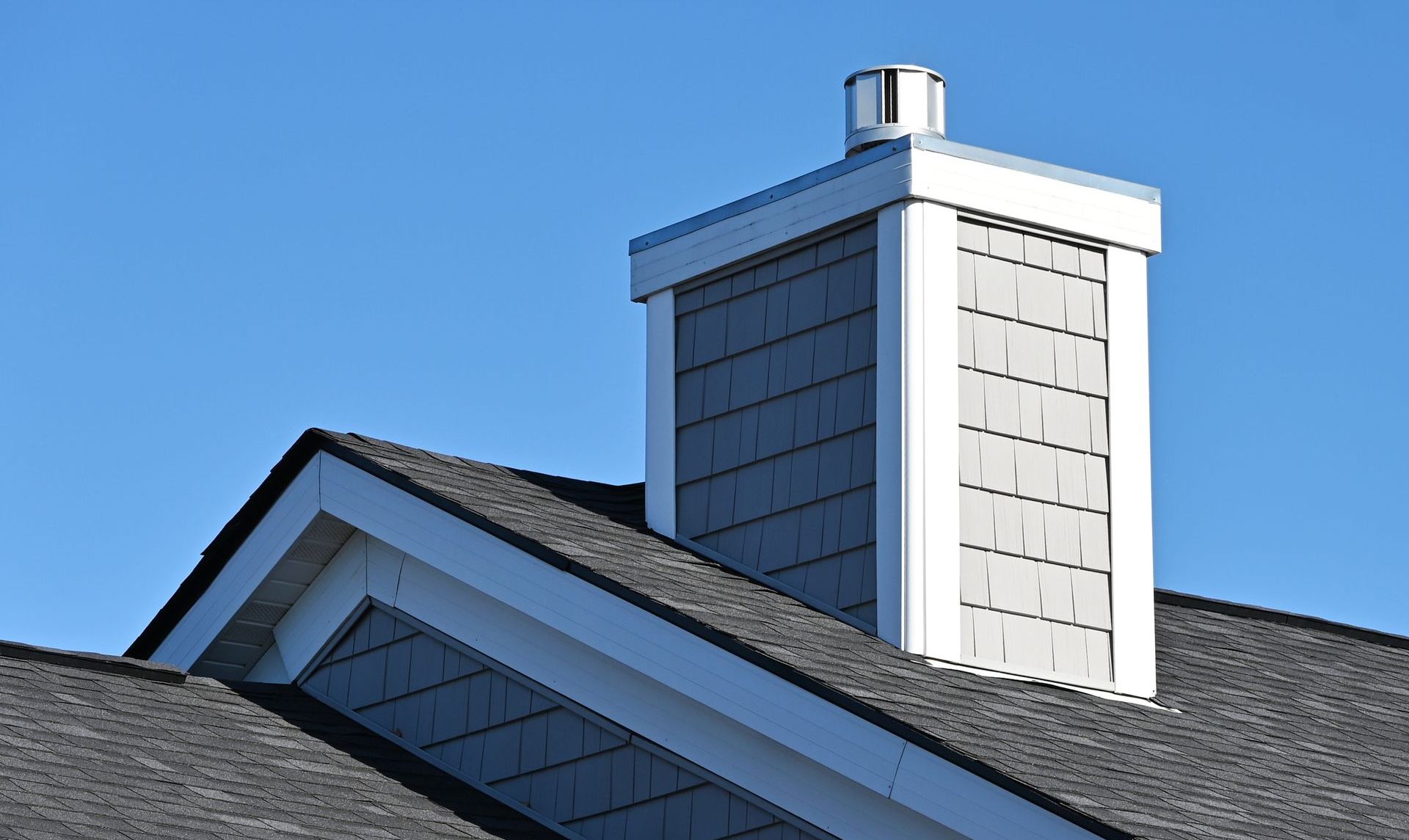 Chimney with chimney cap
