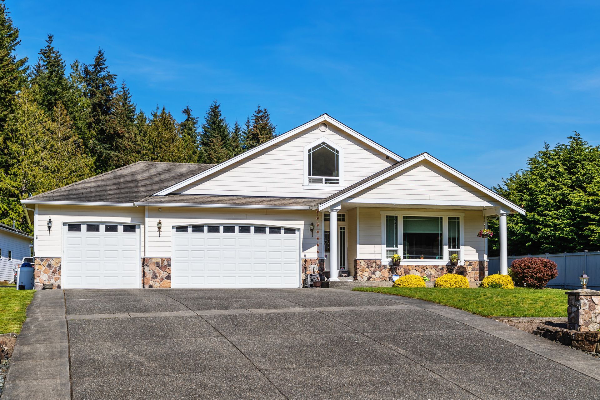 Photo of an American suburban home with a large driveway leading to a three-car garage | Knoxville 