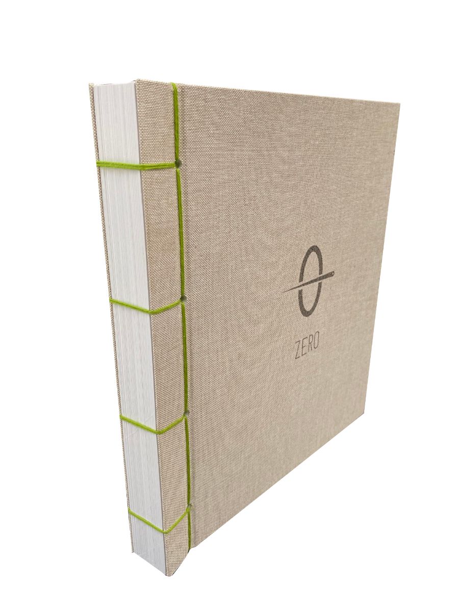 libro rilegato con copertina color sabbia