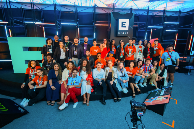 alunos e professores da 2ª edição do Hotmart Decola no evento passado.