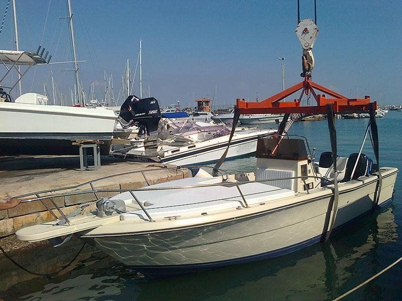 Gru per alaggio con barca 2