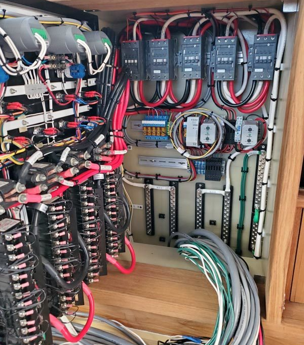 A bunch of wires are connected to a box with the number 19 on it