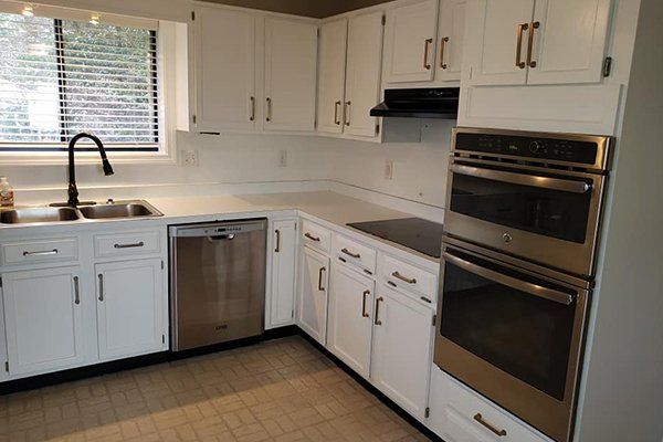 White Painted Kitchen — Lexington, KY — Southern Elite Coatings White Painted Kitchen — Lexington, KY — Southern Elite Coatings