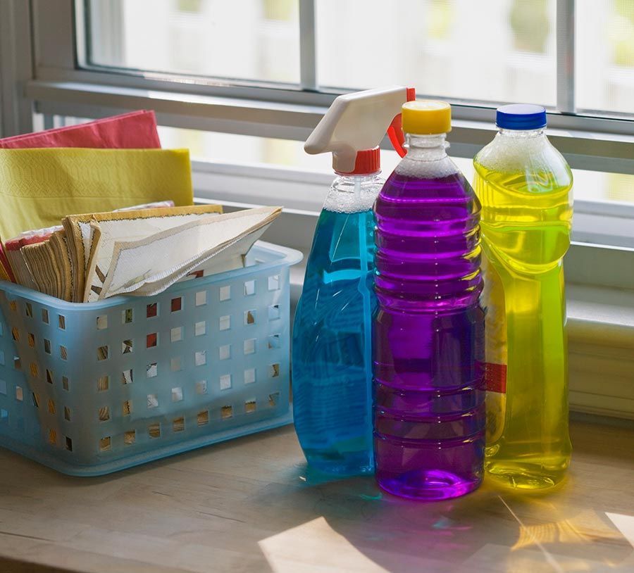 QUGA LIMPIADORES Y DESENGRASANTES