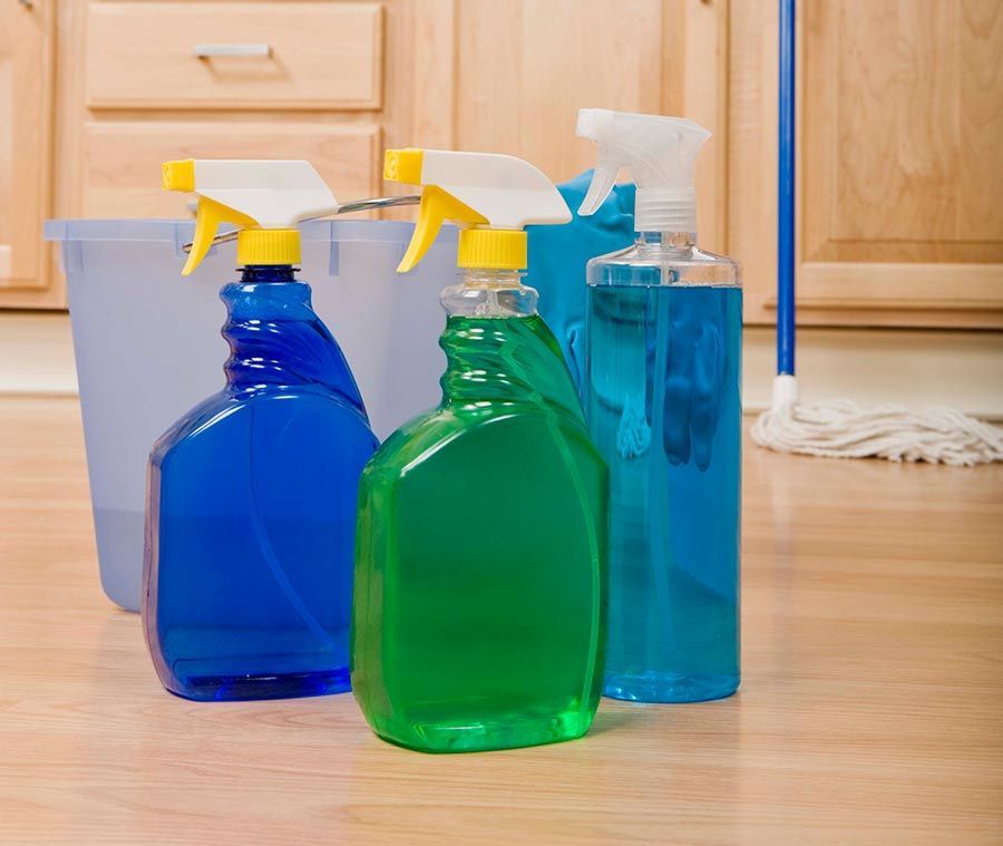 QUGA LIMPIADORES Y DESENGRASANTES