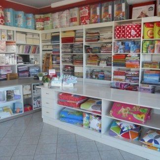 Biancheria da letto in esposizione nel negozio