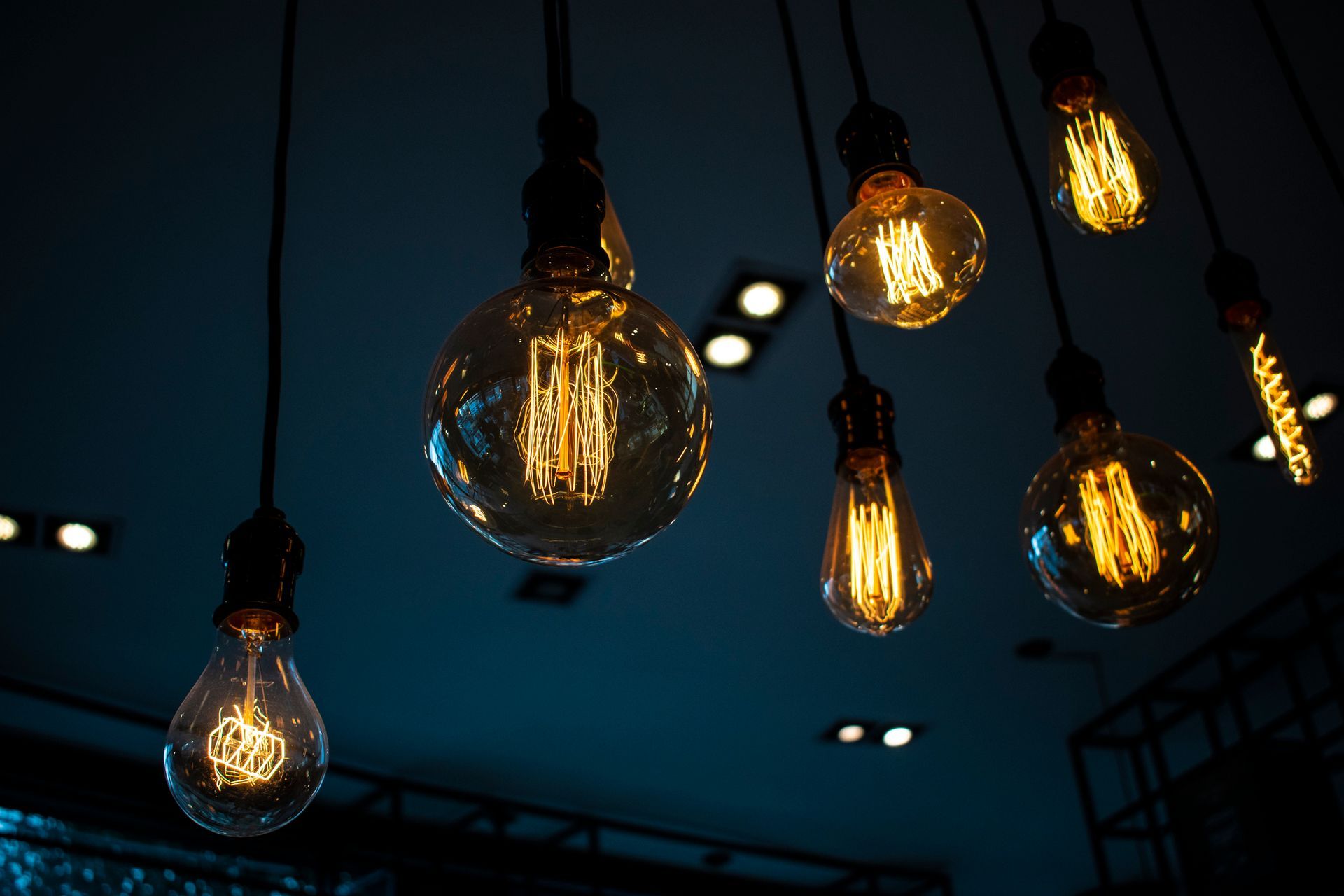 Electrician company in Gig Harbor, WA | Retro LED bulbs | Classic lampholders 