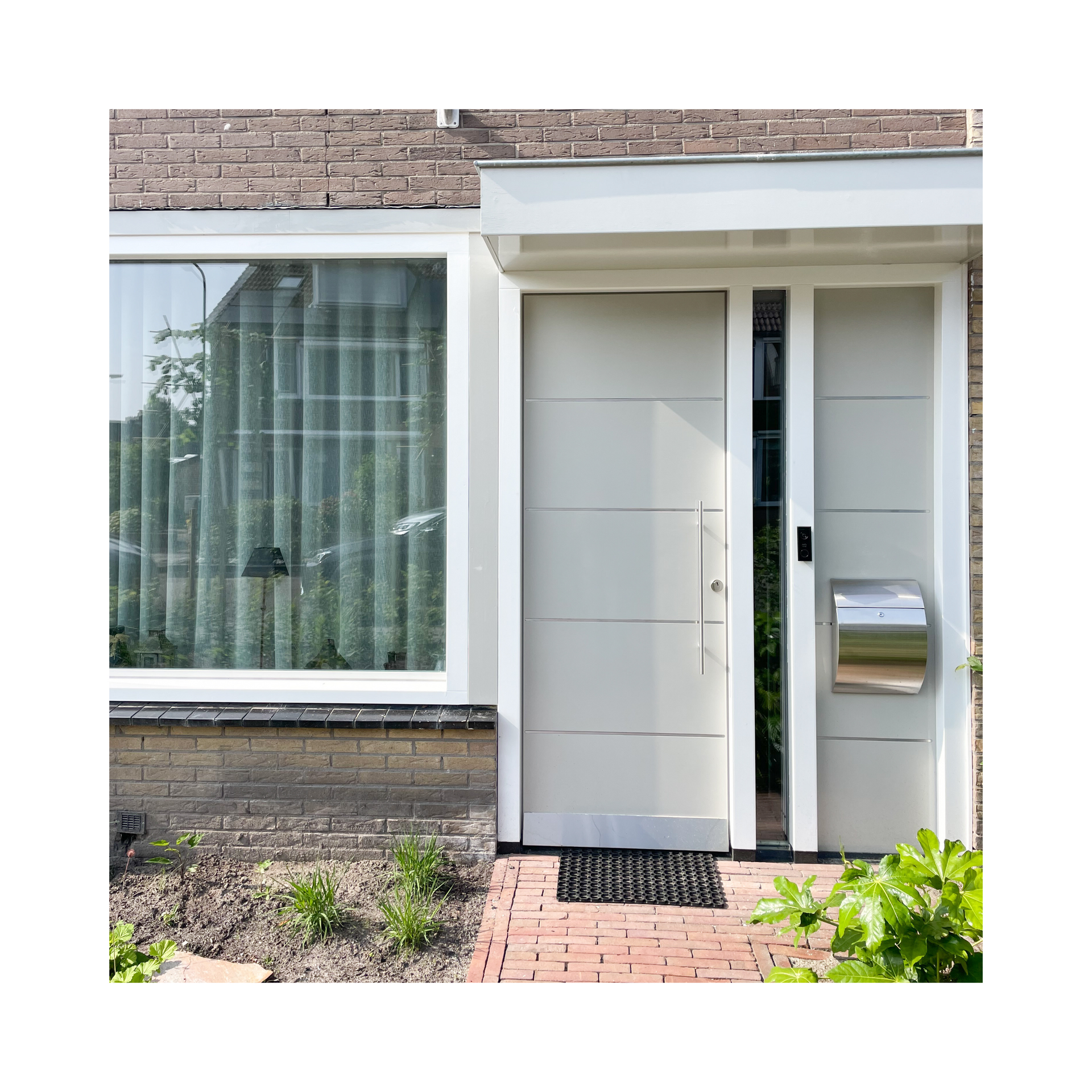 Buitendeur voorzien van nieuwe verf na kleuradvies