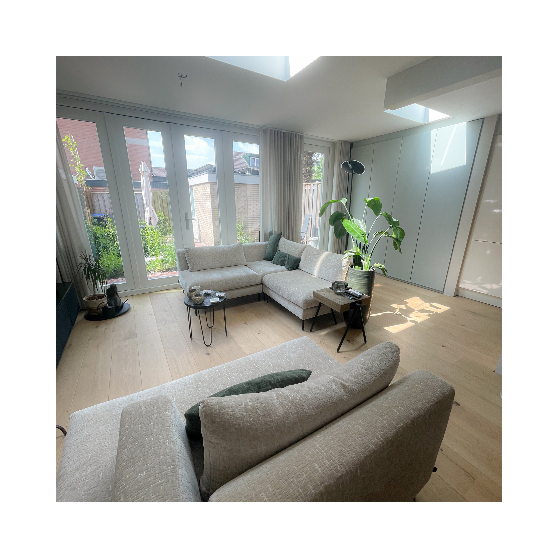 Woonkamer met modulaire bank.