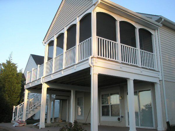 Folding Picnic Table Plans — White house with white deck in Woodbridge, VA