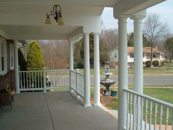 Courtyard — House with deck besides the road in Woodbridge, VA