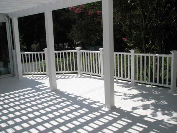 Colonnade — Wide Grayish deck in Woodbridge, VA