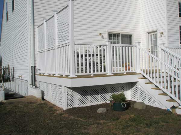 Loggia — Deck on the backyard in Woodbridge, VA