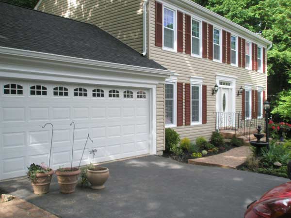 Local — House with garden and garage in Woodbridge, VA