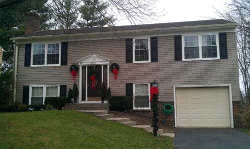 Va — Christmas decor in house in Woodbridge, VA