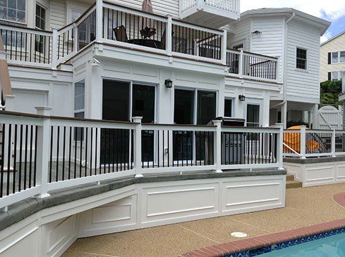 Free Deck — Big house with pool outside in Woodbridge, VA