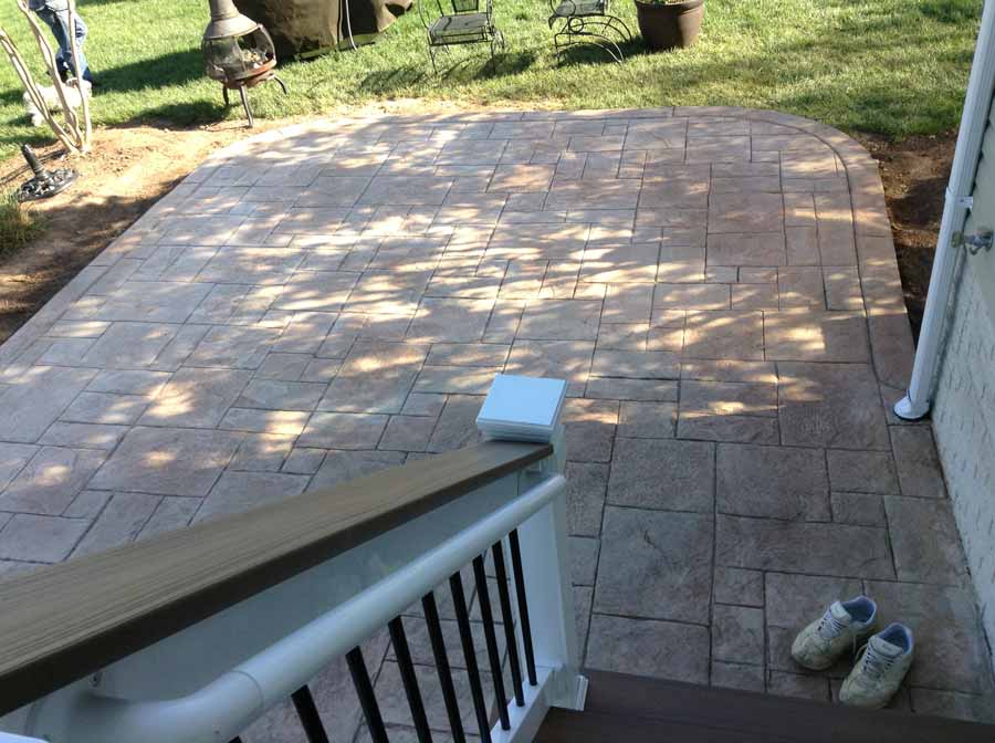 Alley — One pair of shoes in the floor in Woodbridge, VA