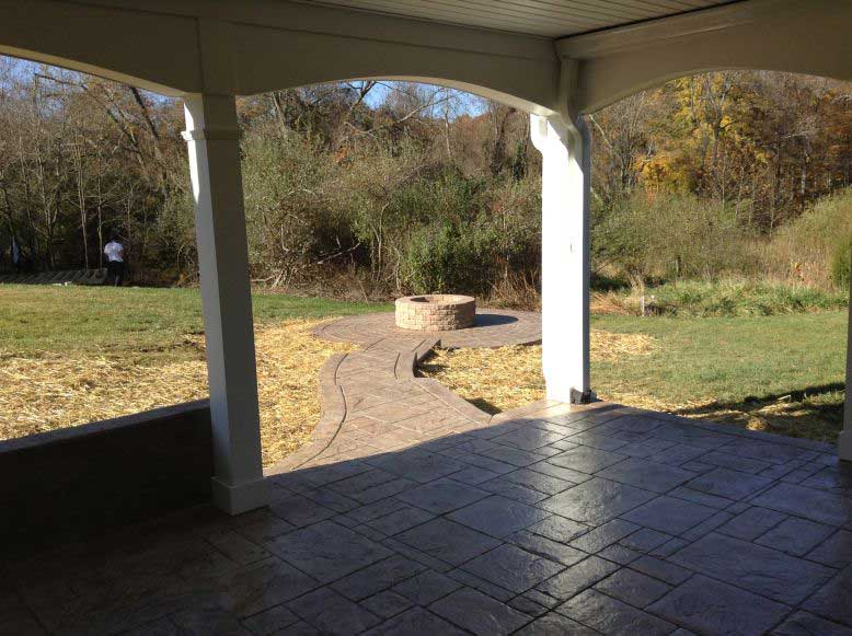 Veranda — House deck and water well in Woodbridge, VA