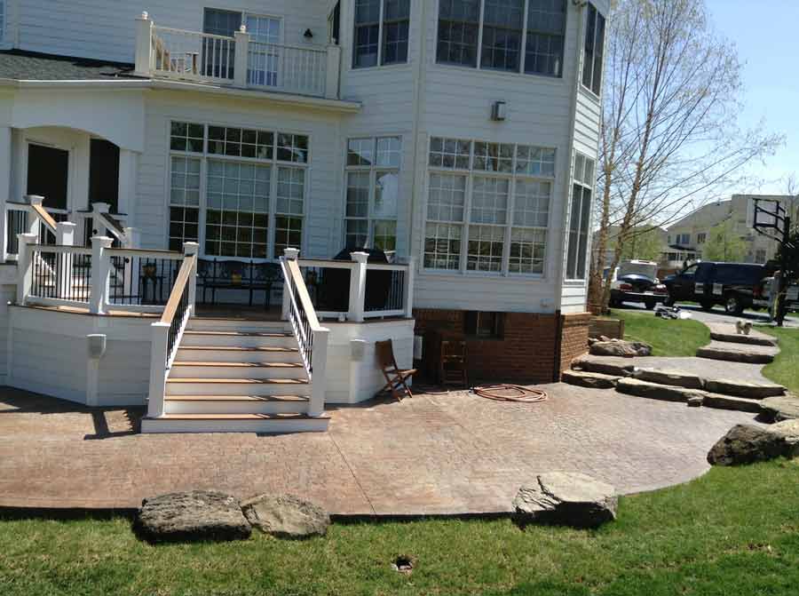 Redecoration — House decka nd hallway design in Woodbridge, VA