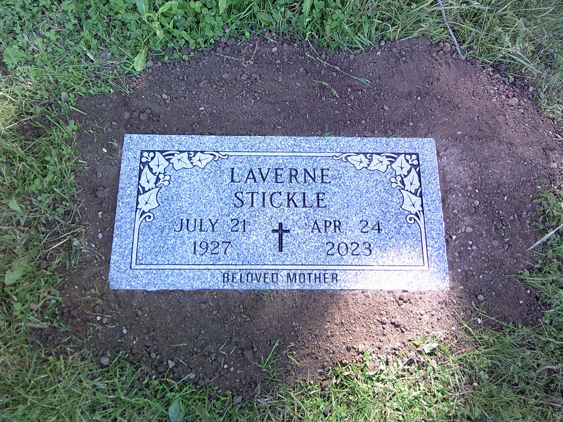 A gravestone for laverne stickle is sitting in the grass.