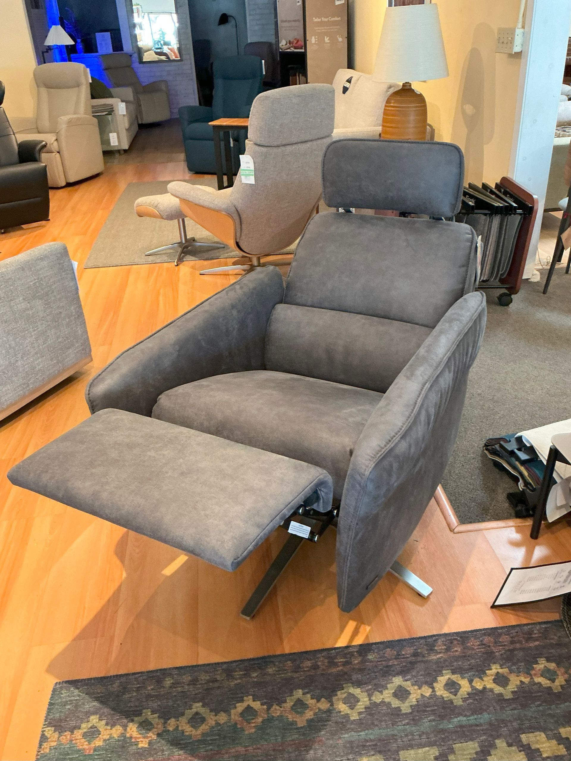 Aura Swiveling recliner chair open