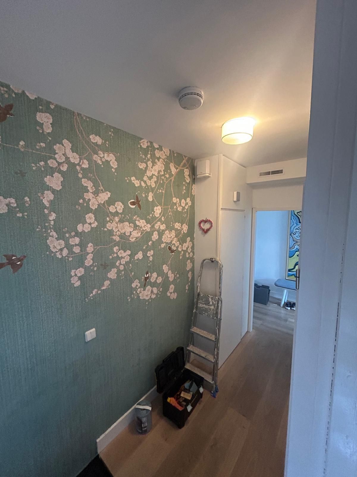 Behangen van een gang in de benedenwoning