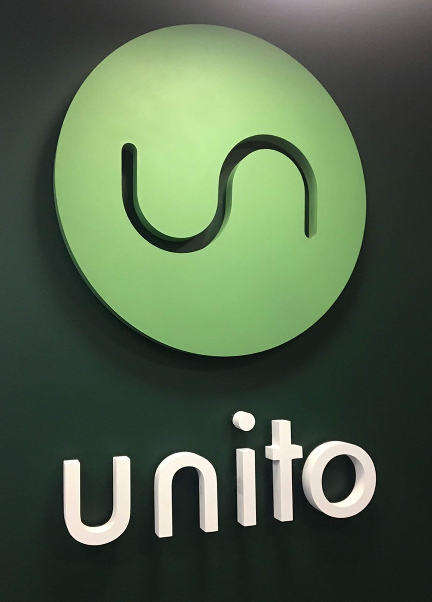 Un cercle vert avec le mot unito dessus