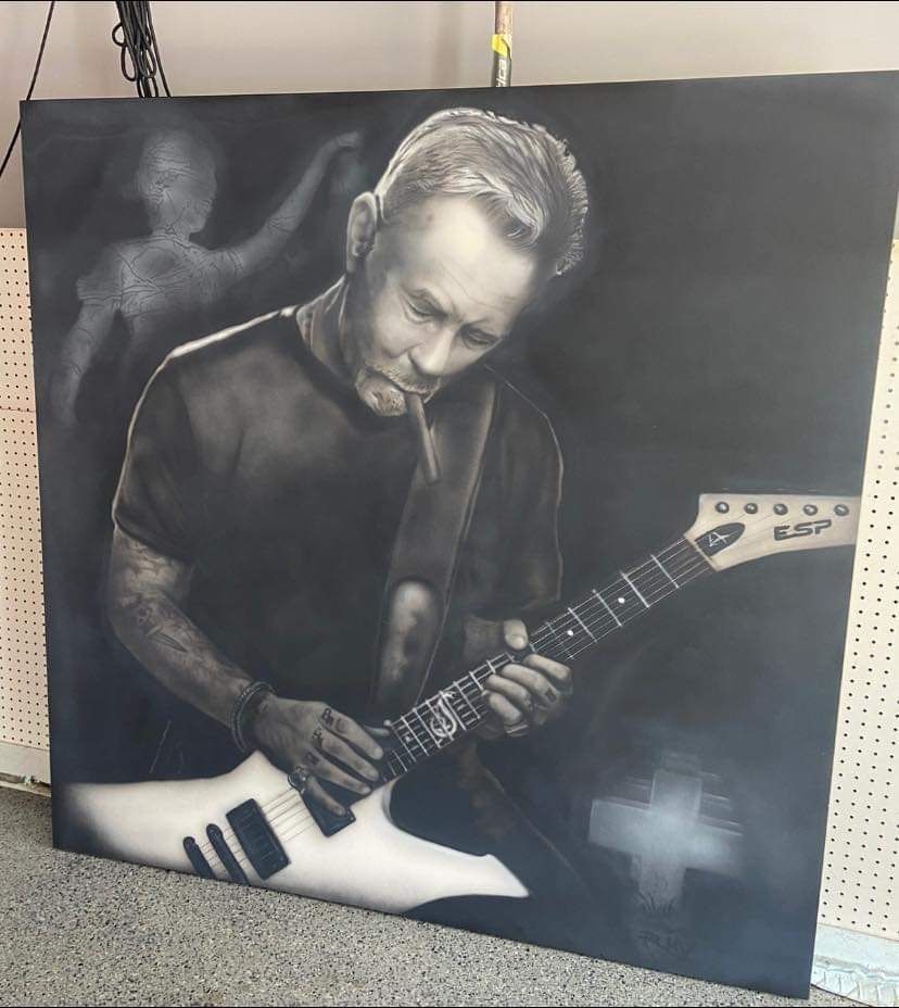 Une peinture en noir et blanc d'un homme jouant de la guitare