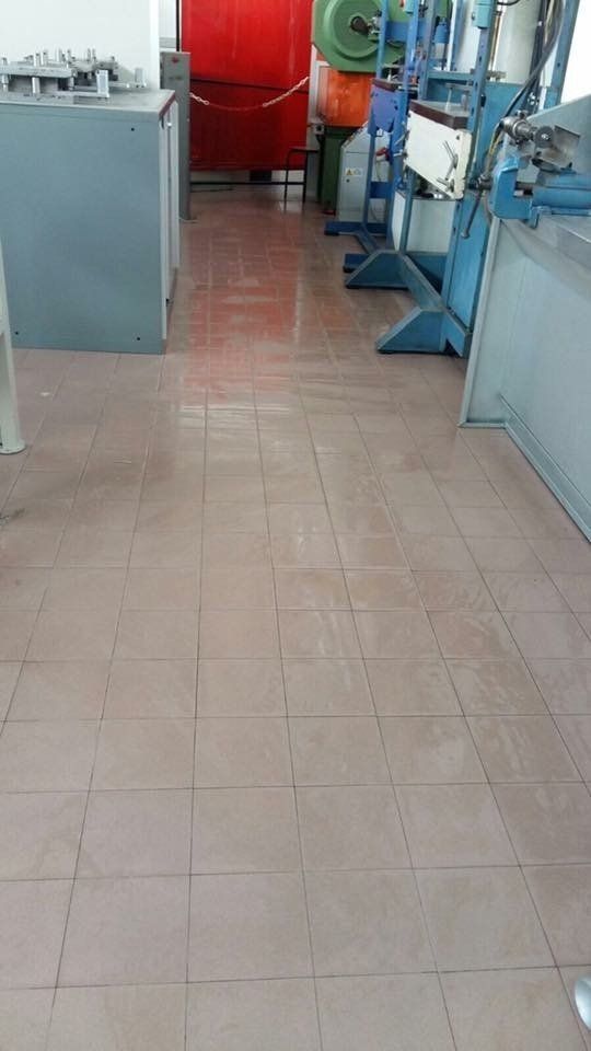 Pavimento in piastrelle prima