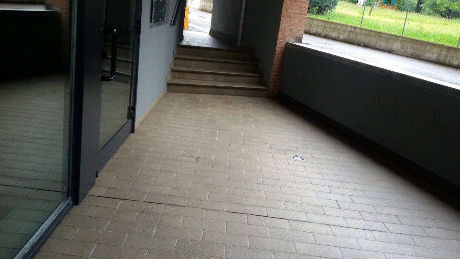 Pavimento in piastrelle dopo