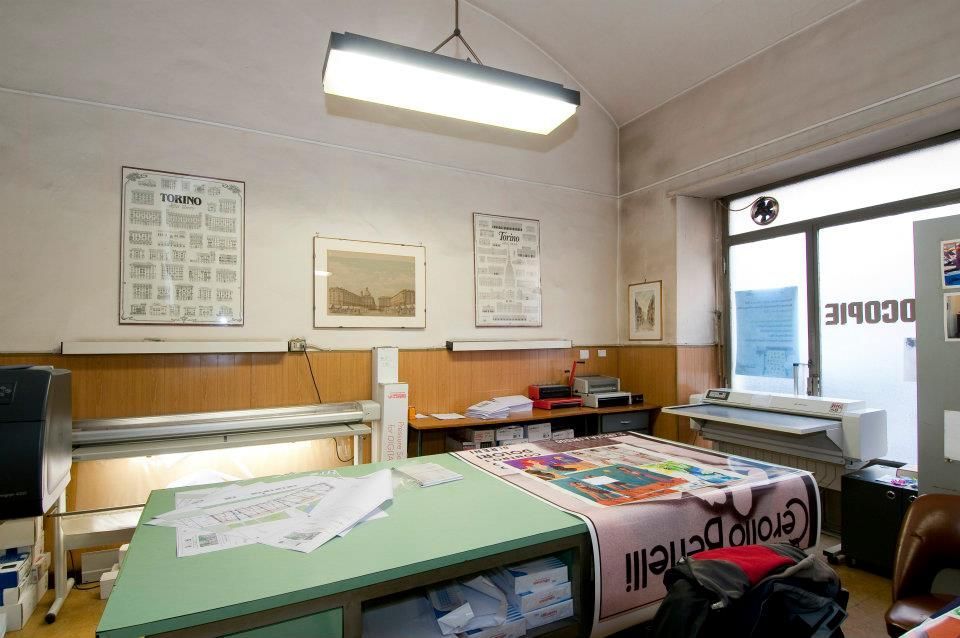 la stampante a lavoro