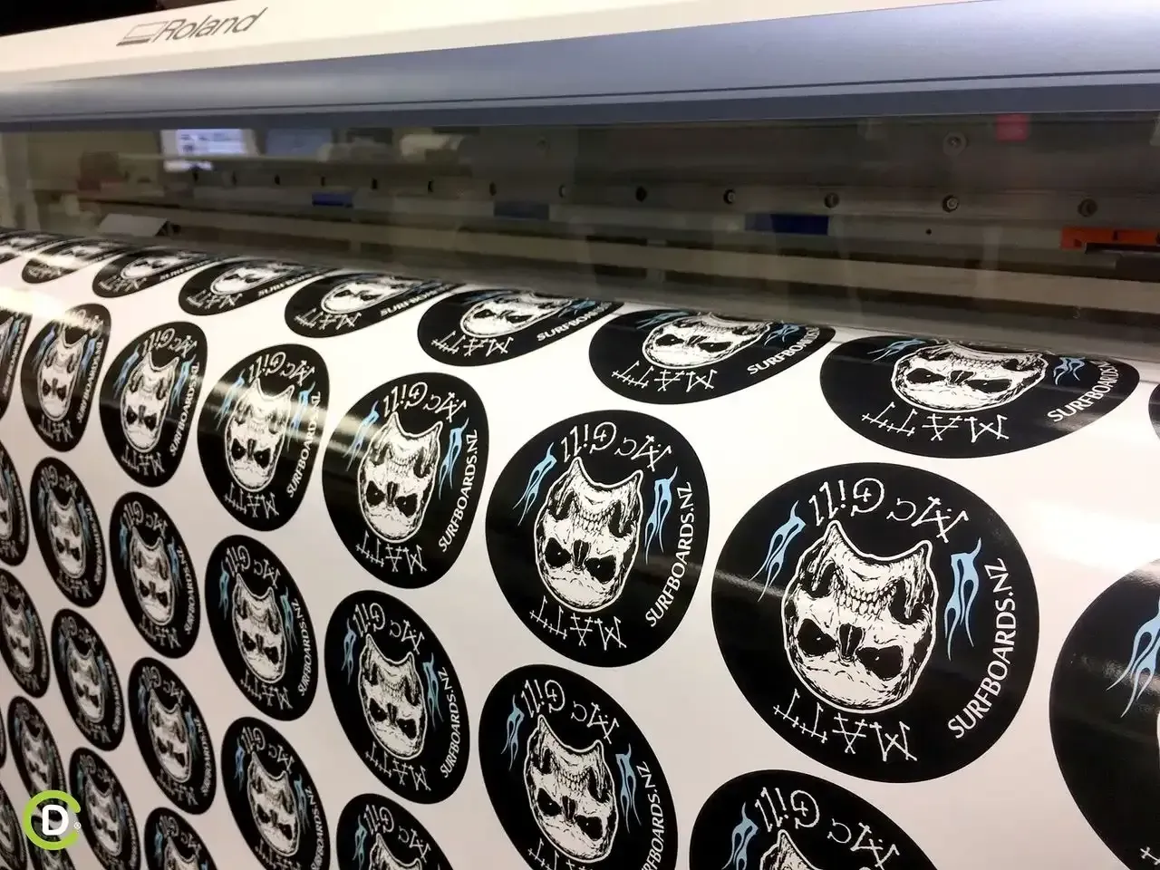 a roll of stickers that say surfboards.nl on them