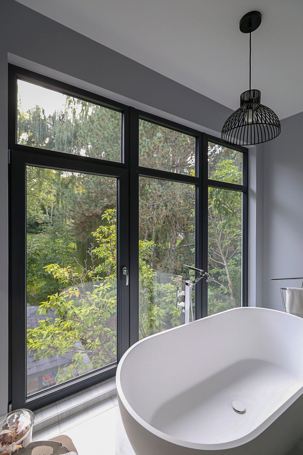 A bathroom with a bathtub and a lot of windows.
