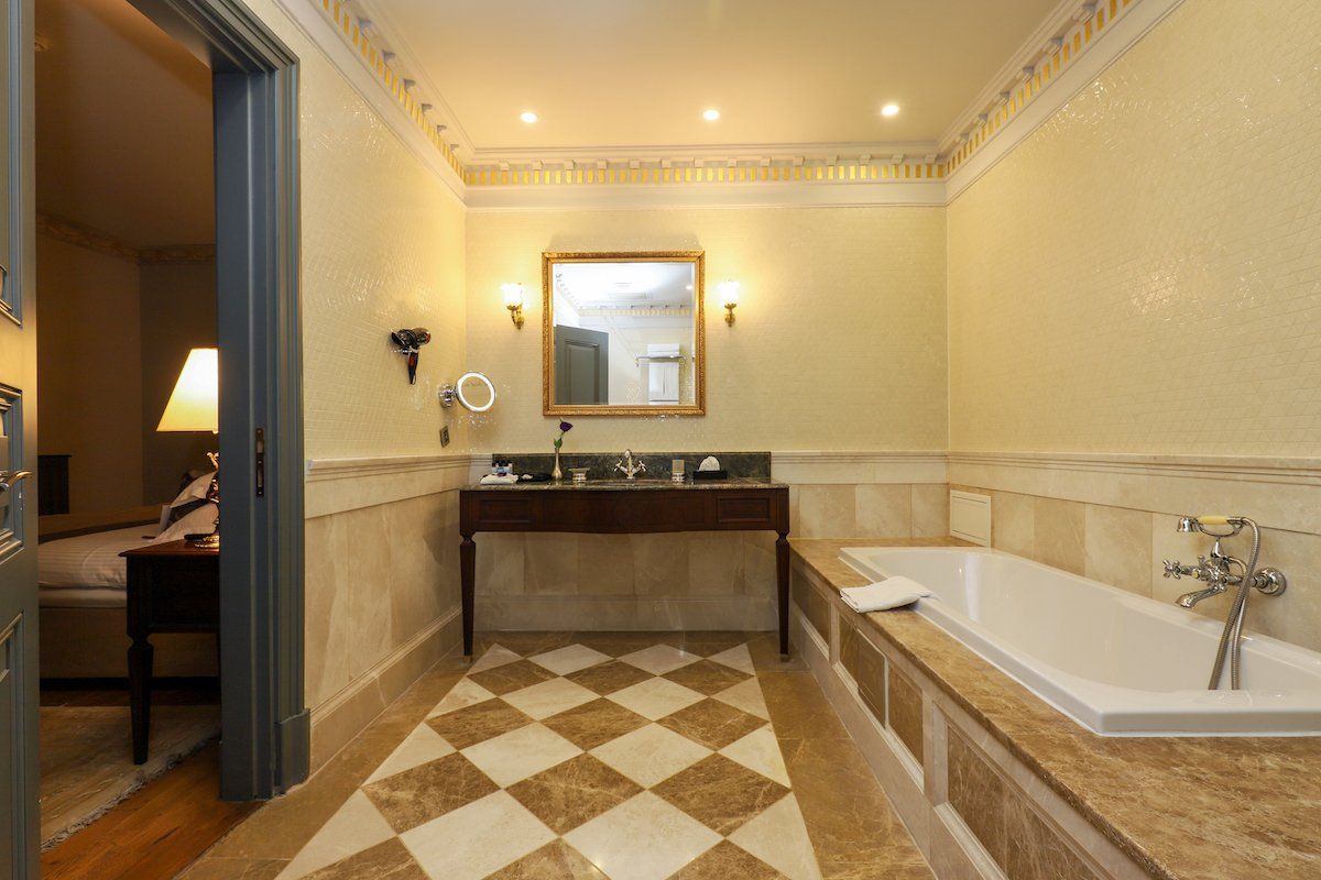Palazzo Donizetti , Guiseppe Donizetti Suite Bathroom