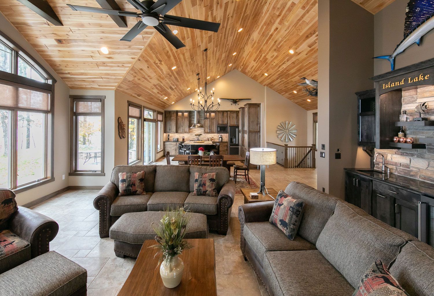 A living room filled with furniture and a ceiling fan.