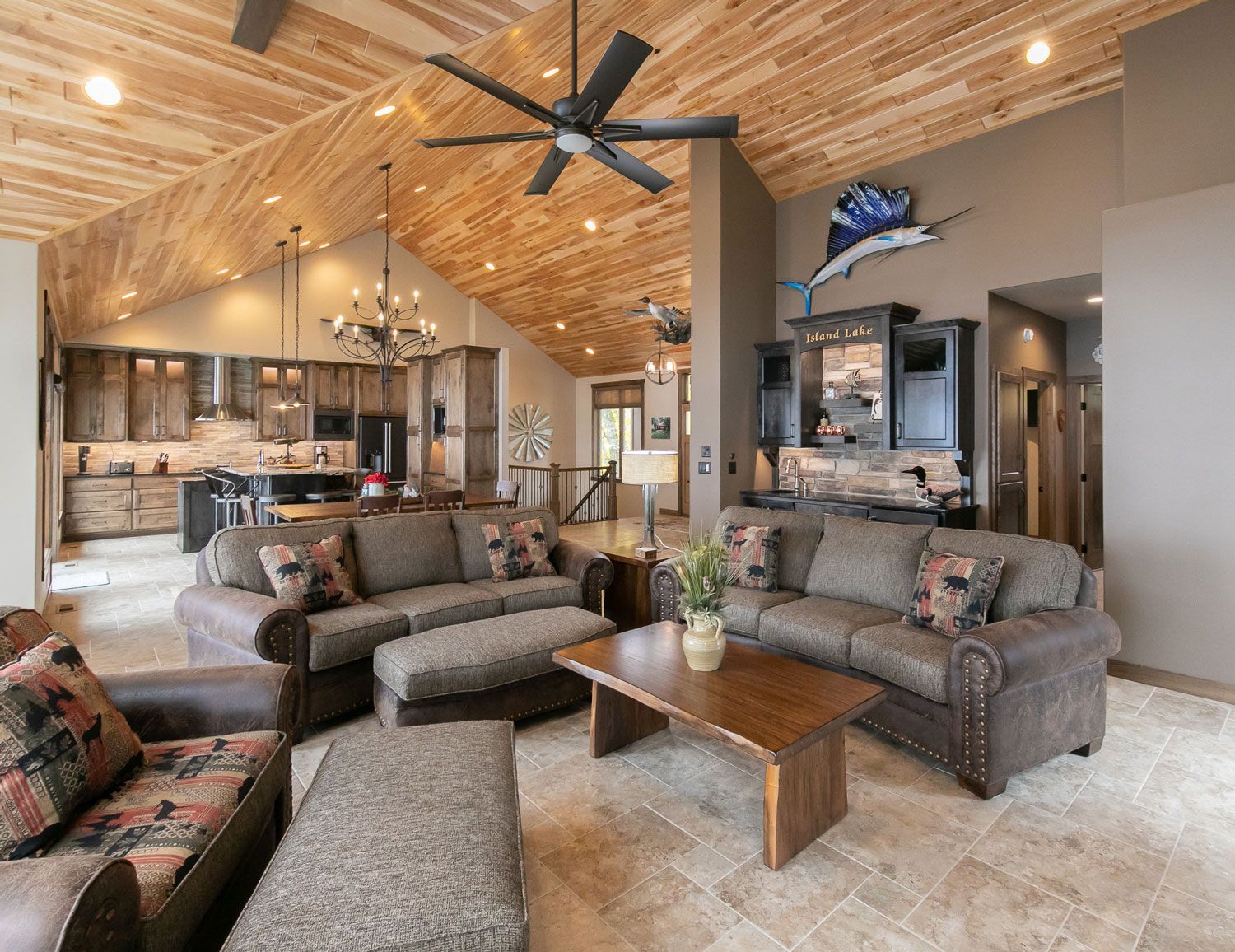 A living room filled with furniture and a ceiling fan.