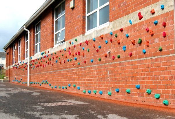 Traverse walls and climbing holds