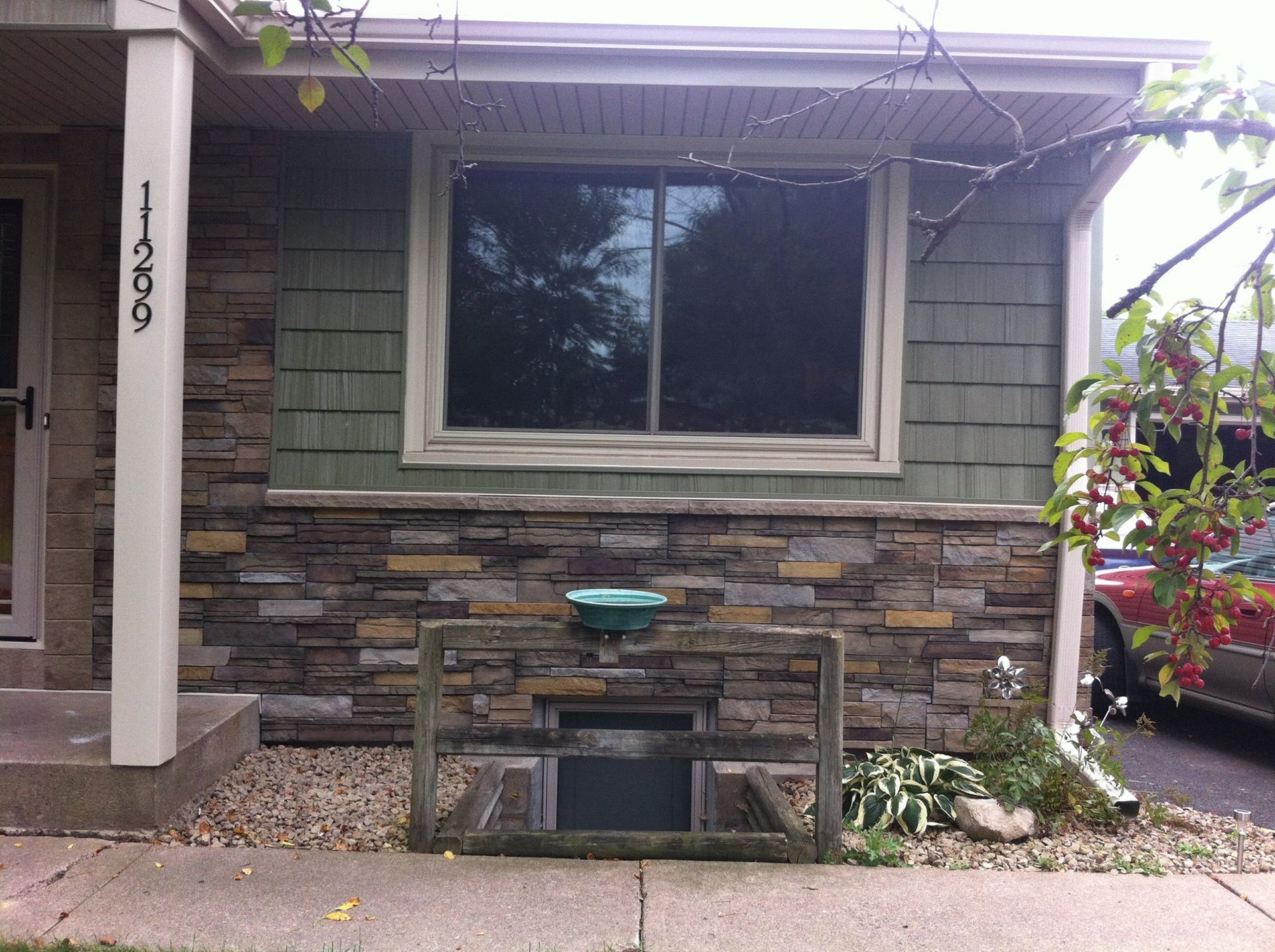 A house with the number 1366 on the front of it