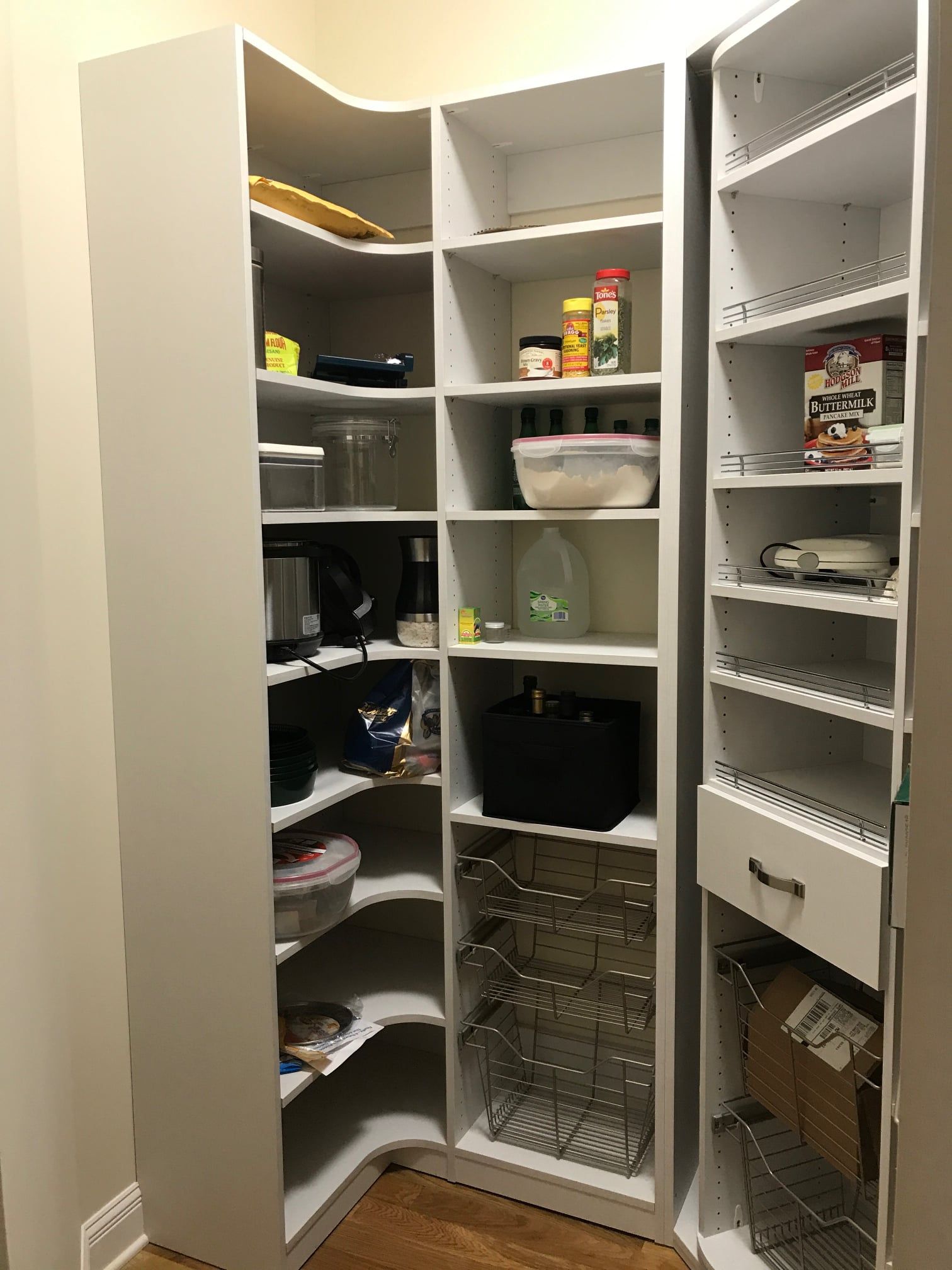 LB Classic Closets Builds Pantries in Mid-Missouri With Professionalism & Care.
