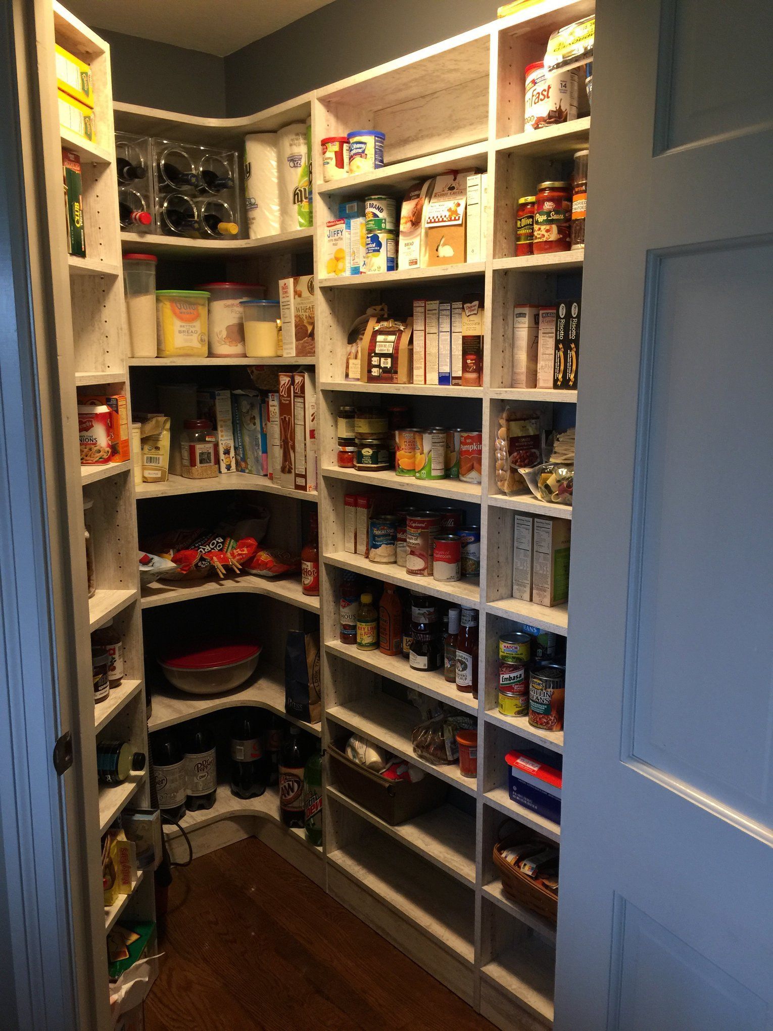 Keep a Well-Organized Pantry in Your Mid-Missouri Home With LB Classic Closets.