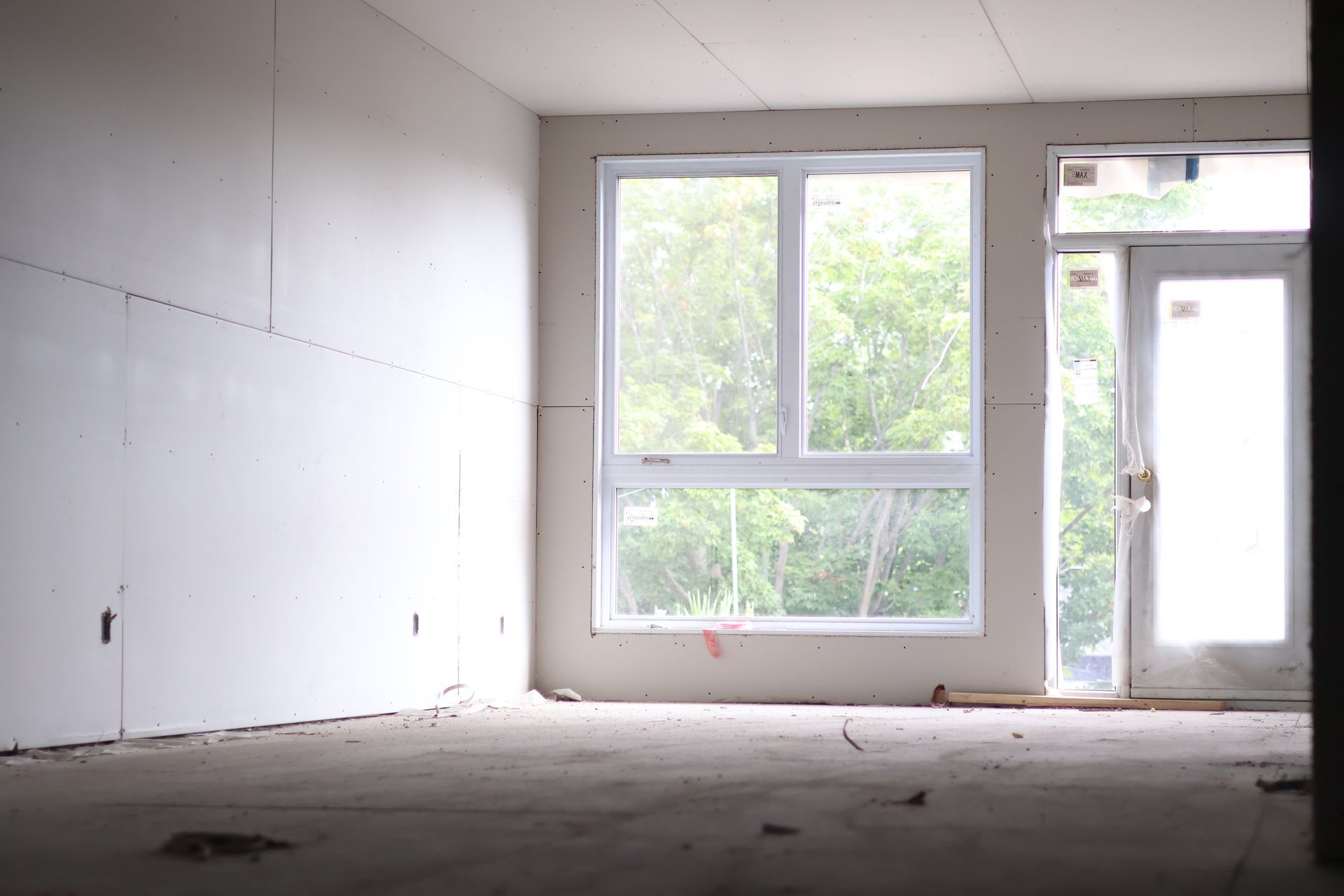 Image d'espace réservé : paysage gris et cercle semblable à un soleil.