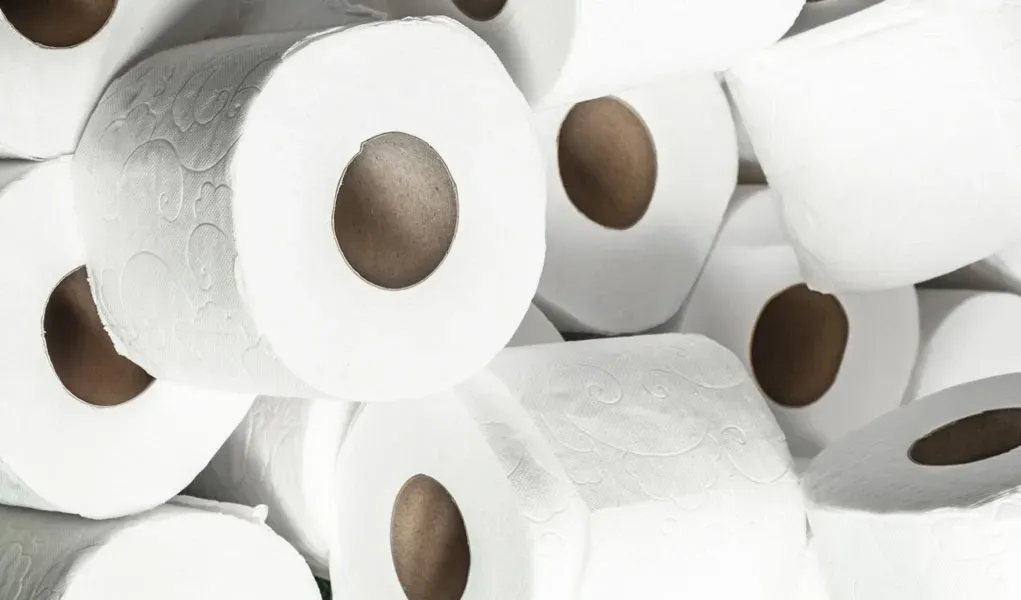 Empacotamento de papel higiênico