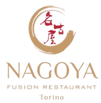Logo per il ristorante Nagoya Fusion di Torino, con calligrafia dorata e rossa su sfondo bianco.