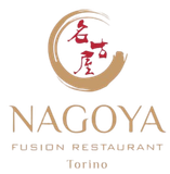 Logo per il ristorante Nagoya Fusion di Torino, con calligrafia dorata e rossa su sfondo bianco.