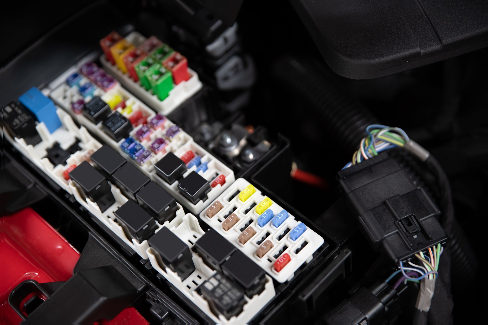 The Relations Between Summer Humidity and Car Electrical System Failures | Curry Truck & Auto