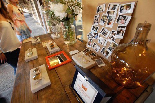 interno del negozio di occhiali