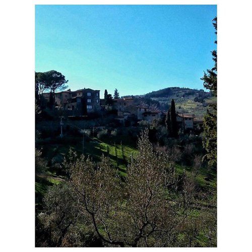 vista del paese del negozio di ottica