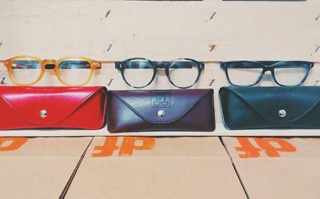 montature da vista e portaocchiali in ecopelle